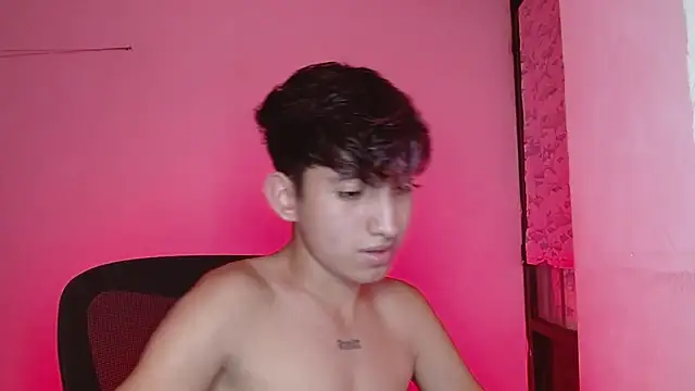 Snapshot of littlextreme chatting on 02.28.25 littlextreme online show from 02.28.25