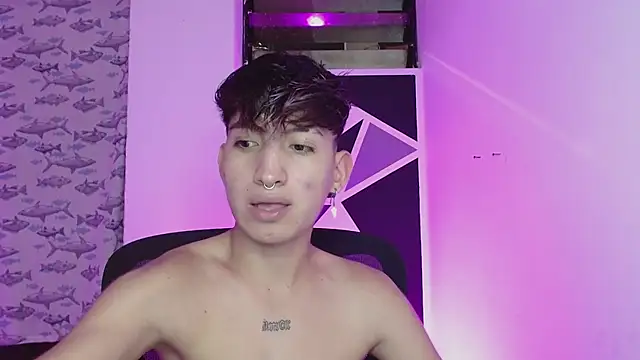 Snapshot of littlextreme chatting on 03.05.25 littlextreme online show from 03.05.25