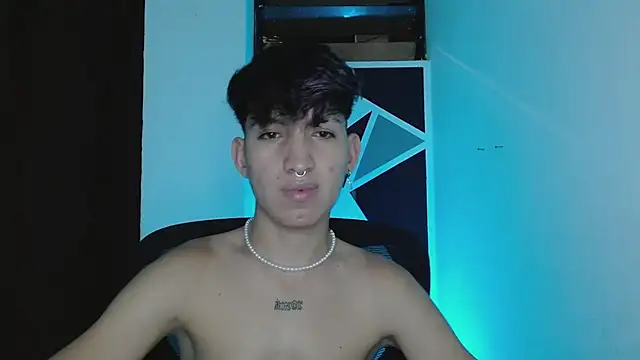 Snapshot of littlextreme chatting on 03.06.25 littlextreme online show from 03.06.25