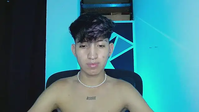 Snapshot of littlextreme chatting on 03.06.25 littlextreme online show from 03.06.25