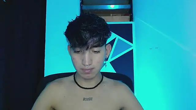 Snapshot of littlextreme chatting on 03.10.25 littlextreme online show from 03.10.25