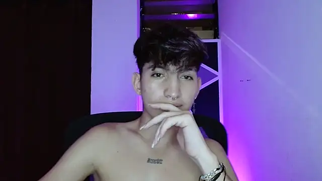 Snapshot of littlextreme chatting on 03.16.25 littlextreme online show from 03.16.25