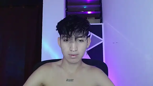 Snapshot of littlextreme chatting on 03.17.25 littlextreme online show from 03.17.25