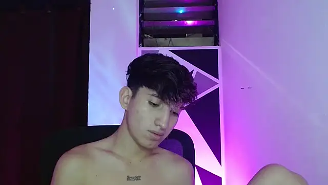 Snapshot of littlextreme chatting on 03.17.25 littlextreme online show from 03.17.25