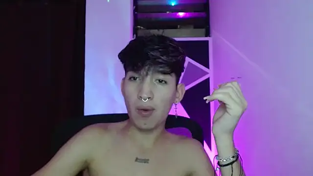 Snapshot of littlextreme chatting on 03.17.25 littlextreme online show from 03.17.25