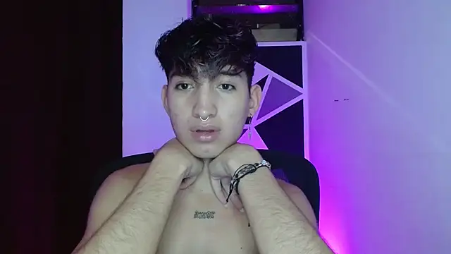 Snapshot of littlextreme chatting on 03.18.25 littlextreme online show from 03.18.25