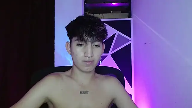 Snapshot of littlextreme chatting on 03.18.25 littlextreme online show from 03.18.25