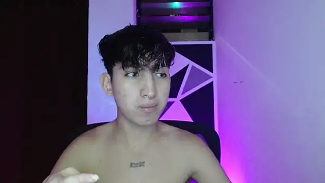 Snapshot of littlextreme chatting on 03.19.25 littlextreme online show from 03.19.25