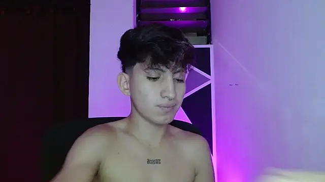 Snapshot of littlextreme chatting on 03.22.25 littlextreme online show from 03.22.25