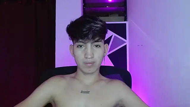 Snapshot of littlextreme chatting on 03.22.25 littlextreme online show from 03.22.25