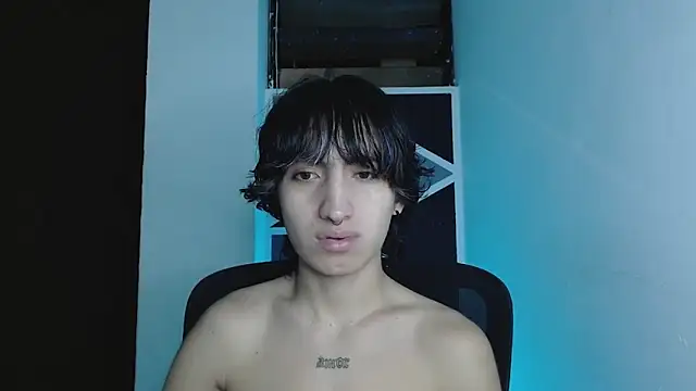 Snapshot of littlextreme chatting on 04.18.26 littlextreme online show from 04.18.26