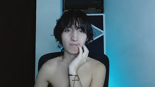 Snapshot of littlextreme chatting on 05.05.26 littlextreme online show from 05.05.26