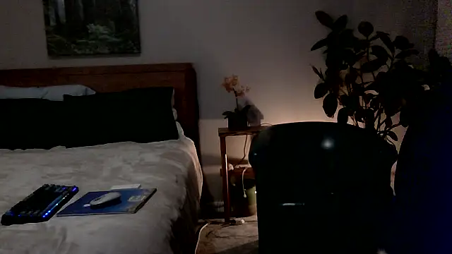 StrongMuscularAndHuge online show from 04.16.26