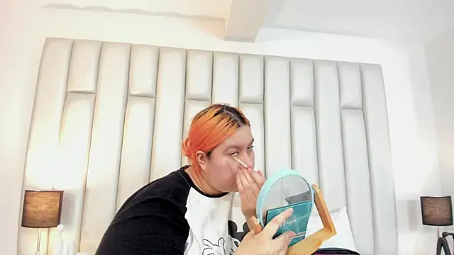 aandreaperez online show from 10.18.25