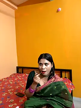 Snapshot of wow-wow-sexy chatting on 10.13.25 wow-wow-sexy online show from 10.13.25