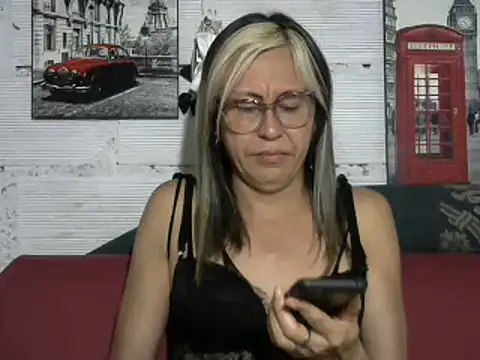 Snapshot of divahot08 chatting on 12.05.24 divahot08 online show from 12.05.24