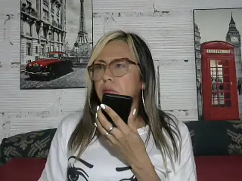Snapshot of divahot08 chatting on 01.06.25 divahot08 online show from 01.06.25