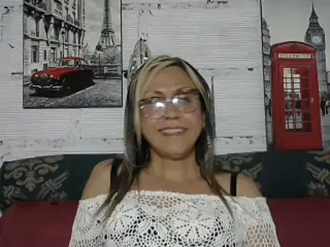 Snapshot of divahot08 chatting on 01.13.25 divahot08 online show from 01.13.25
