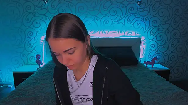Snapshot of AlexaBarkley chatting on 12.19.24 AlexaBarkley online show from 12.19.24