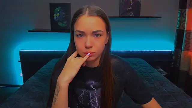 Snapshot of AlexaBarkley chatting on 12.25.24 AlexaBarkley online show from 12.25.24