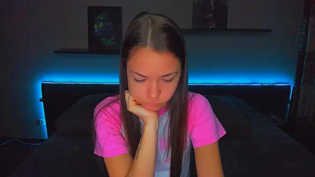 Snapshot of AlexaBarkley chatting on 10.14.25 AlexaBarkley online show from 10.14.25