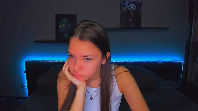 Snapshot of AlexaBarkley chatting on 10.20.25 AlexaBarkley online show from 10.20.25