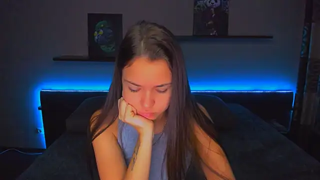 Snapshot of AlexaBarkley chatting on 10.21.25 AlexaBarkley online show from 10.21.25