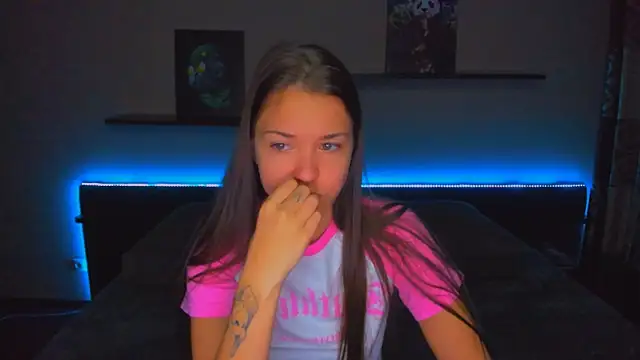 Snapshot of AlexaBarkley chatting on 10.23.25 AlexaBarkley online show from 10.23.25