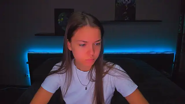 Snapshot of AlexaBarkley chatting on 10.24.25 AlexaBarkley online show from 10.24.25