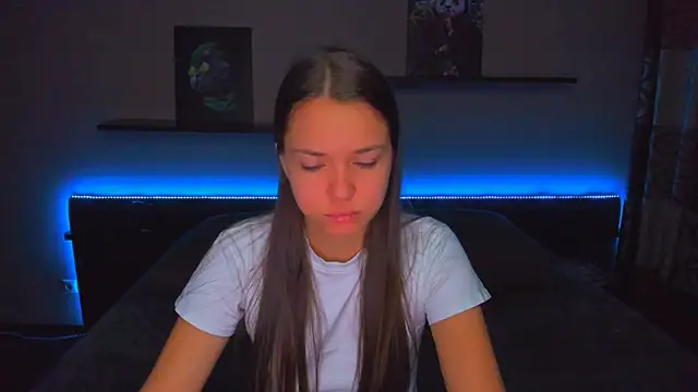 Snapshot of AlexaBarkley chatting on 11.12.25 AlexaBarkley online show from 11.12.25