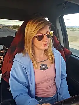 SheIsSomething online show from 01.06.26