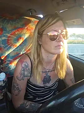 Snapshot of SheIsSomething chatting on 01.17.26 SheIsSomething online show from 01.17.26