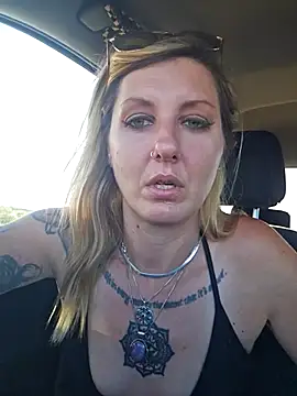 Snapshot of SheIsSomething chatting on 02.18.26 SheIsSomething online show from 02.18.26