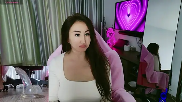 Snapshot of AsianQueens chatting on 10.30.25 AsianQueens online show from 10.30.25