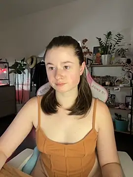 Snapshot of sweetest_pie chatting on 10.04.25 sweetest pie online show from 10.04.25