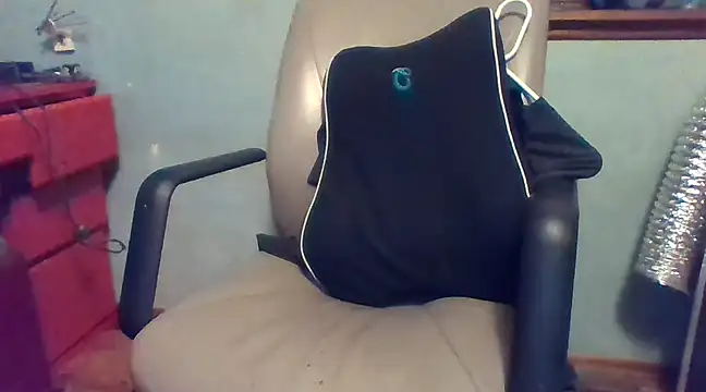 Snapshot of peaches_playz chatting on 02.15.25 peaches playz online show from 02.15.25