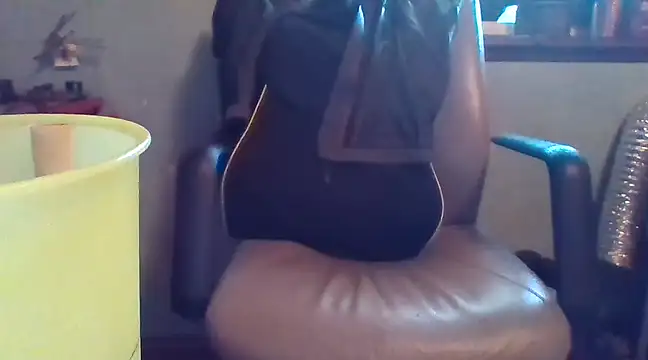 Snapshot of peaches_playz chatting on 03.08.25 peaches playz online show from 03.08.25