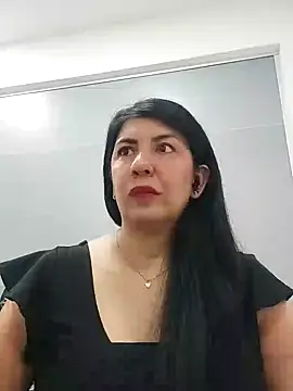 aisha latina online show from 02.04.25