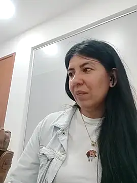 aisha latina online show from 02.28.25