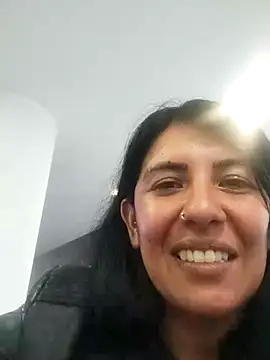 aisha latina online show from 03.10.25