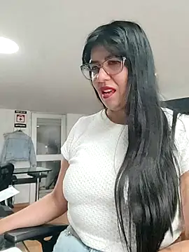 aisha latina online show from 03.24.26