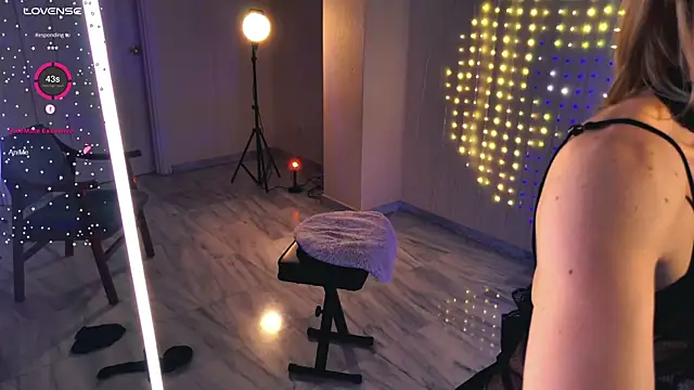 Arielle  03 online show from 05.17.26