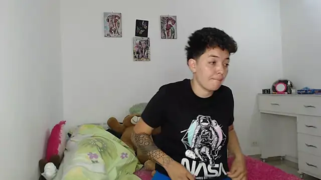 Snapshot of kathy_luisa chatting on 10.29.25 kathy luisa online show from 10.29.25