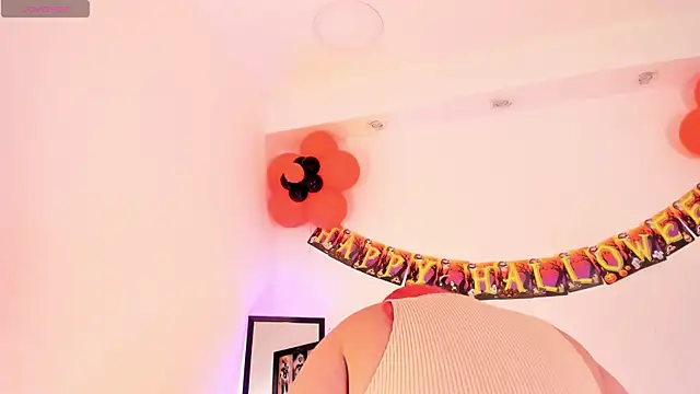 Snapshot of SophieRossi chatting on 10.14.25 SophieRossi online show from 10.14.25