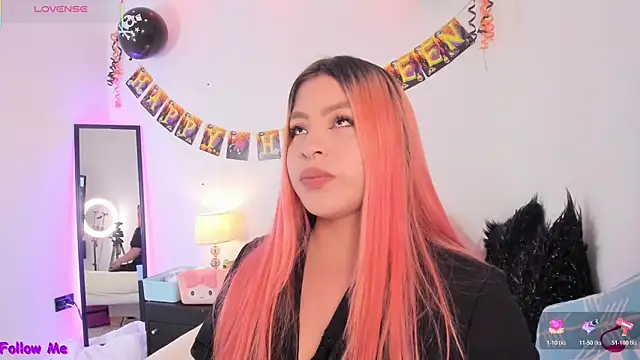 Snapshot of SophieRossi chatting on 10.30.25 SophieRossi online show from 10.30.25