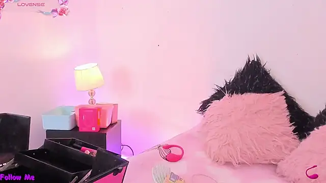 Snapshot of SophieRossi chatting on 11.20.25 SophieRossi online show from 11.20.25