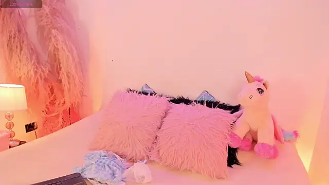 Snapshot of SophieRossi chatting on 12.14.25 SophieRossi online show from 12.14.25