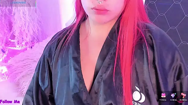 Snapshot of SophieRossi chatting on 12.18.25 SophieRossi online show from 12.18.25