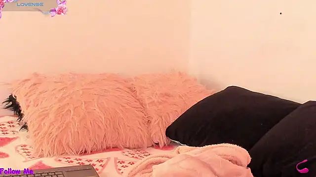 Snapshot of SophieRossi chatting on 01.12.26 SophieRossi online show from 01.12.26