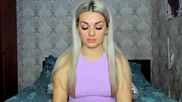 NicoletMoore online show from 01.13.25